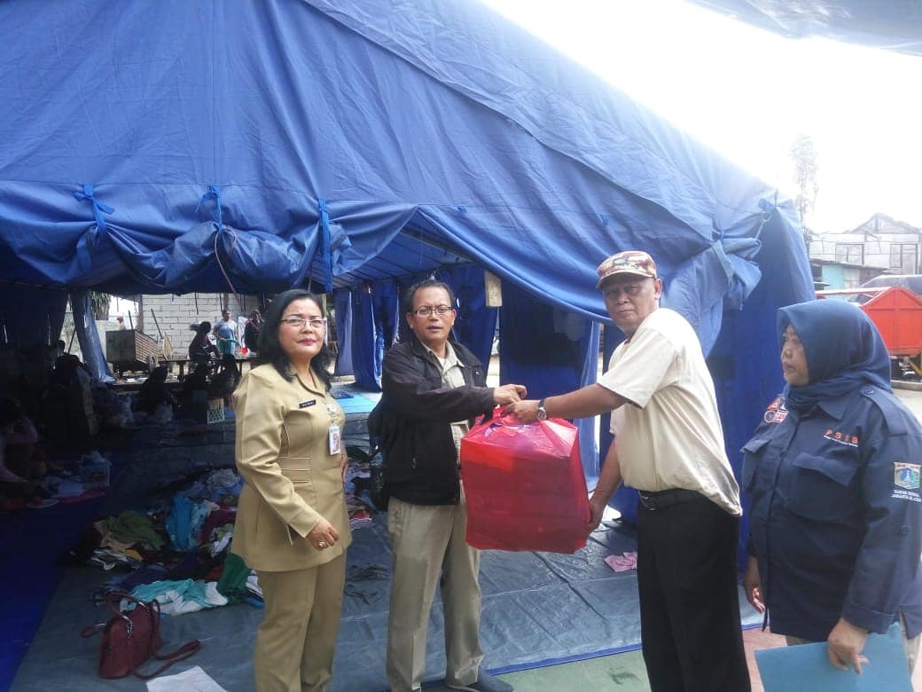 Suku Dinas Jakarta Selatan Bersama PSKB Disos Prov DKI Jakarta Salurkan Bantuan Kepada Korban Kebakaran