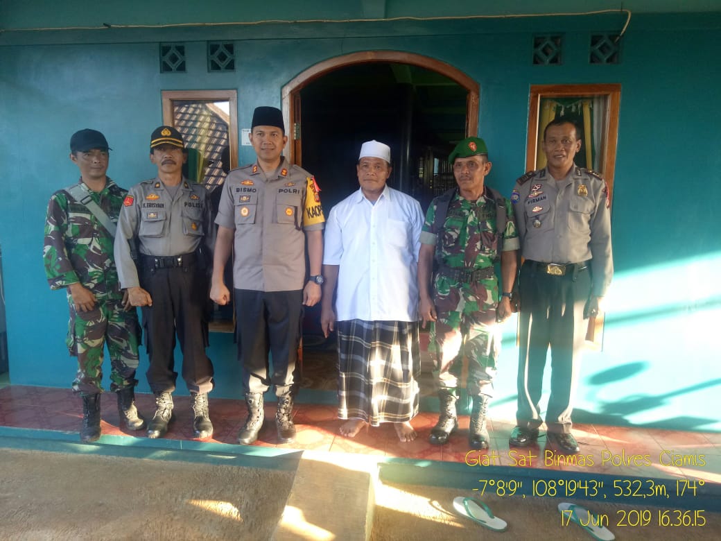 Kapolres, Kapolsek dan Jajaran Silahturrahmi ke Rumah Kediaman KH. Oyo Sunaryo