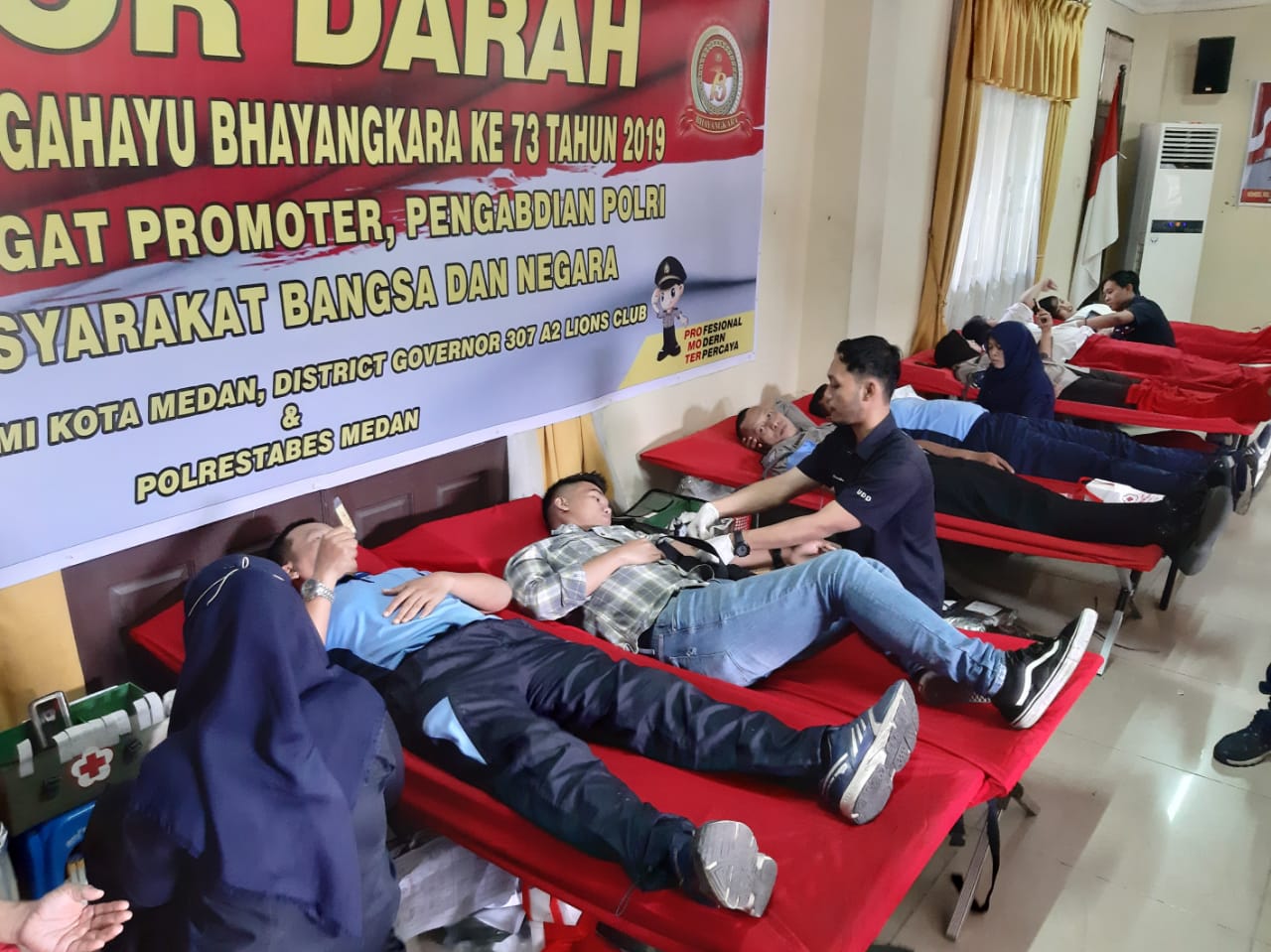 Dalam Rangka Mensukseskan HUT Bhayangkara ke 73, Anggota Lanud Soewondo Donorkan Darahnya