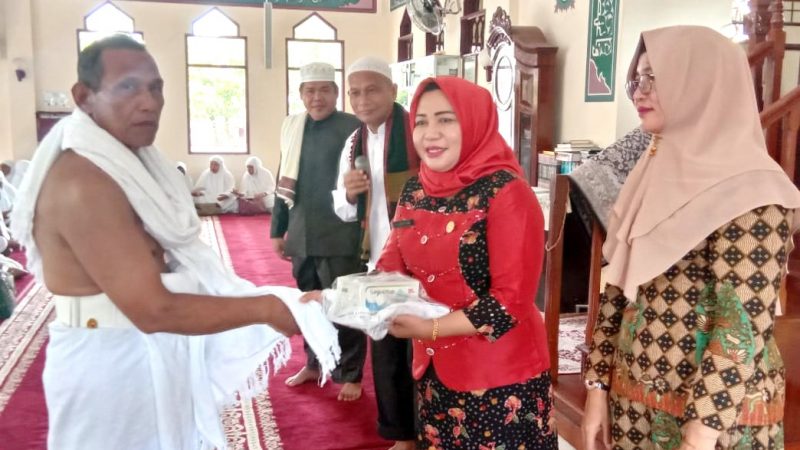 Dinkes Tapteng Bekali Calon Haji Dengan Pembinaan dan Souvenir