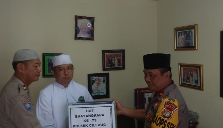 Dalam Rangka HUT Bhayangkara ke 73 Polsek Ciledug Lakukan Kegiatan Sosial