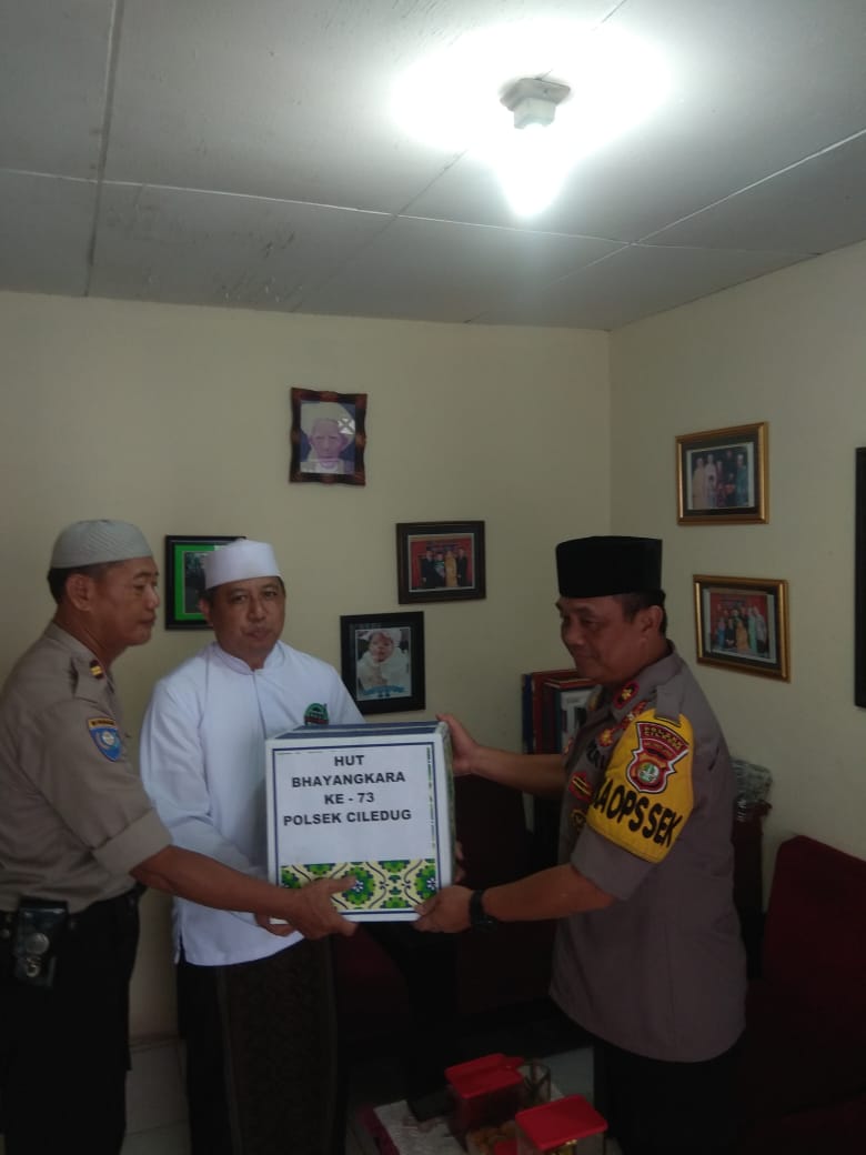 Dalam Rangka HUT Bhayangkara ke 73 Polsek Ciledug Lakukan Kegiatan Sosial