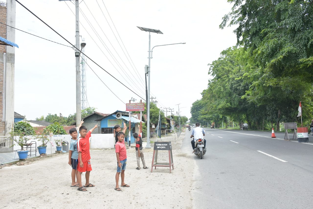 Pemkab Sergai Pasang 300 Titik Lampu Tenaga Surya, Warga Ucapkan Terimakasih