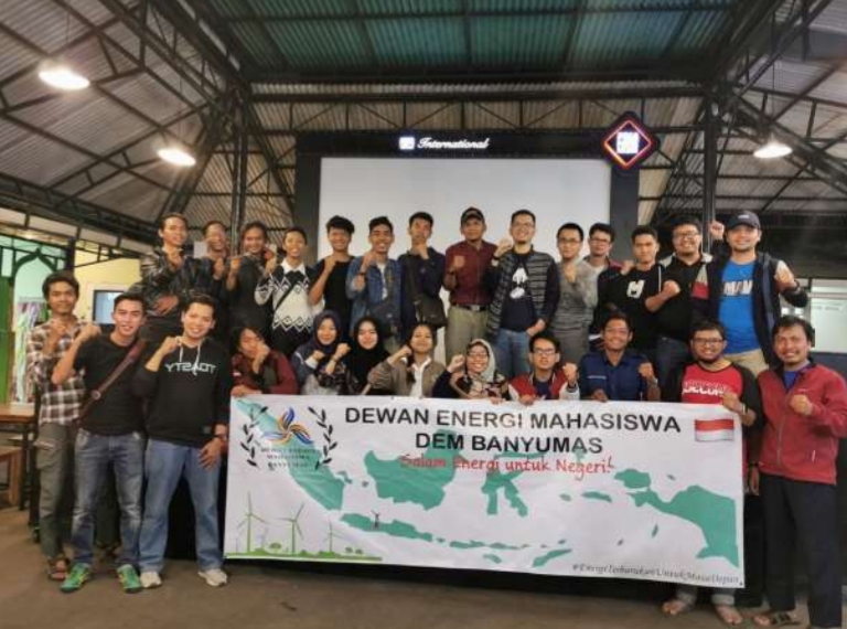 DEWAN ENERGI MAHASISWA BANYUMAS MENYELENGGARAKAN  SARASEHAN ENERGI BERSAMA SPP.PWK RU IV CILACAP, BEM   UNSOED, KOMUNITAS AAP, DAN UKM BIO-EXPLORER
