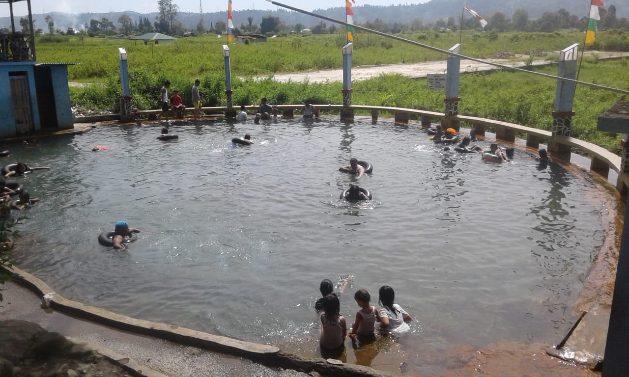 Bupati Tapanuli Utara Drs  Nikson Nababan Bersedia Membangun Air Soda Taput