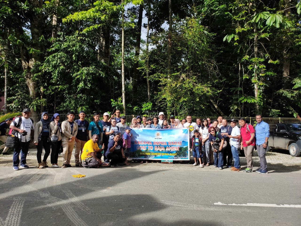 Kagama Papua Barat Melaksanakan Bakti Sosial
