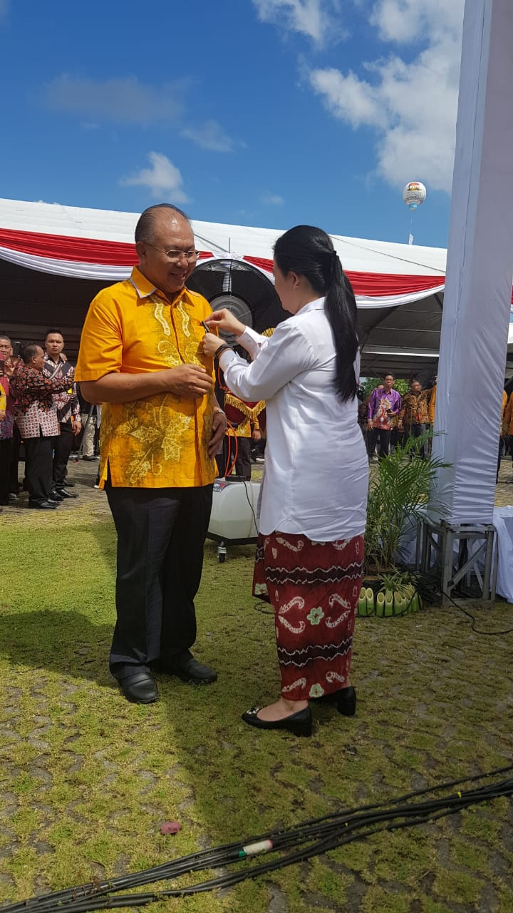 Bupati Sergai Mendapat Penghargaan SP Dari Presiden RI Joko Widodo
