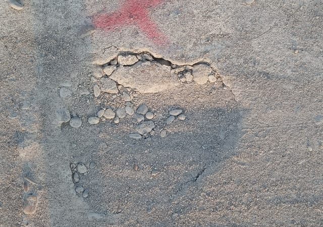 Belum Serah Terima, Bangunan Rabat Beton Desa Nagur Sudah Penuh Lobang