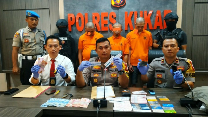 Enam Kali Beraksi, Komplotan Spesialis Pencurian Dengan Modus Ganjal Lubang Mesin ATM Ditangkap Polres Kukar