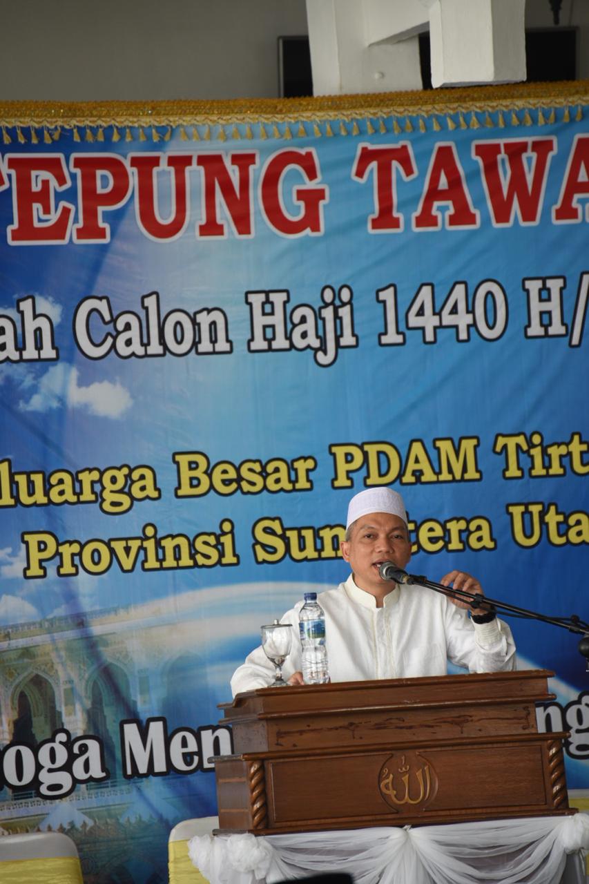 17 Calhaj Dan 15 Pegawai Berangkat Ke Tanah Suci, Trisno Sumantri : Saya Harap Semua Pihak Mendoakan Kemajuan PDAM Tirtanadi