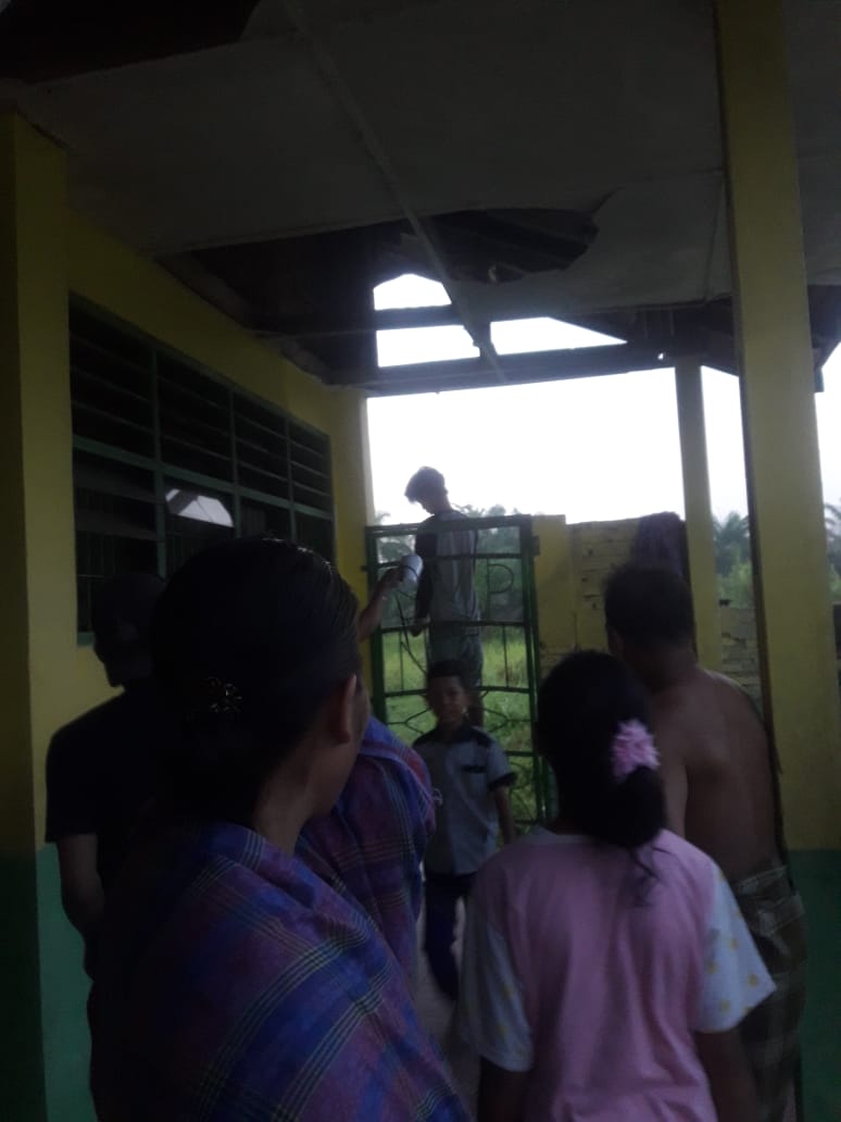 Heboh…Diduga Pemuda Depresi Tewas Gantung Diri Dekat Pagar Sekolah