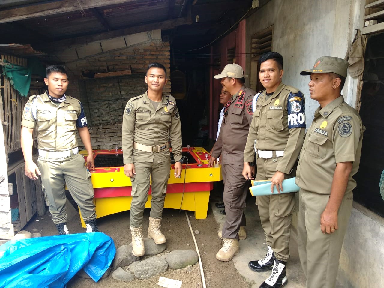 Satpol PP Tapteng Gelar Razia 4 Jeckpot 1 Wanita Terjaring