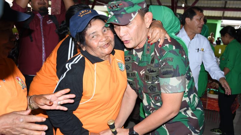 Pangdam I/BB Salurkan Tali Asih kepada 448 KK Korban Erupsi Gunung Sinabung