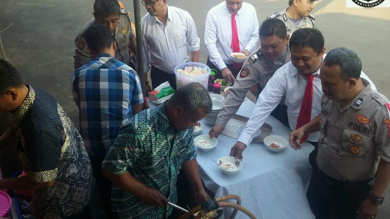 Bangun Kebersamaan Dalam Bertugas, Kapolsek Metro Penjaringan Gelar Apel