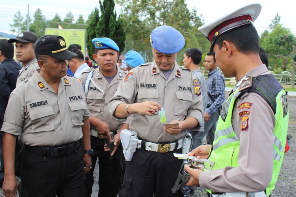 Kasi Propam Bener Meriah Cek Senpi Personil