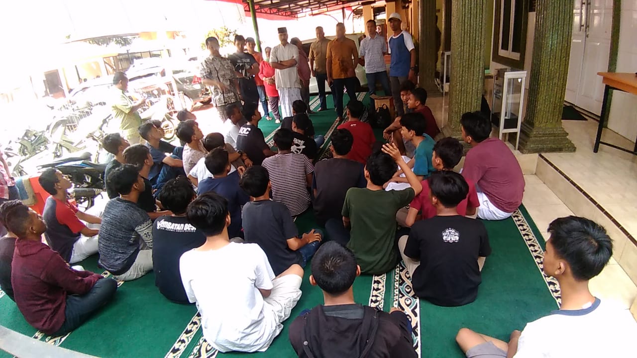 Guna Mencegah Terjadinya Tawuran Antar Pelajar, Polsek Tambora Beri Pembinaan Mental  Rohani di Masjid Bahrul Huda dan Aula Gedung Polsek Tambora Jakarta Barat