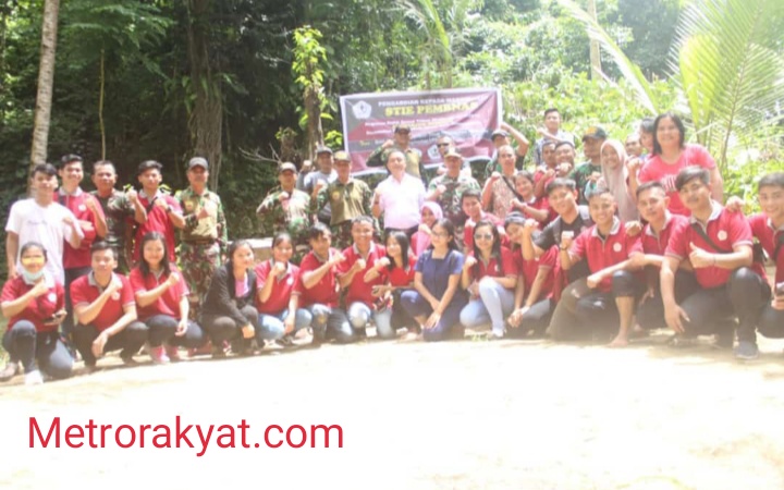 Peduli Kebersihan, STIE Pembnas Nias Gelar Bakti Sosial Di Objek Wisata Air Terjun Humogo