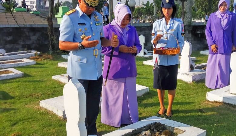 Pangkosek Hanudnas III Pimpin Ziarah ke TMP Bukit Barisan Dalam Rangka Hari Bakti TNI AU ke 72
