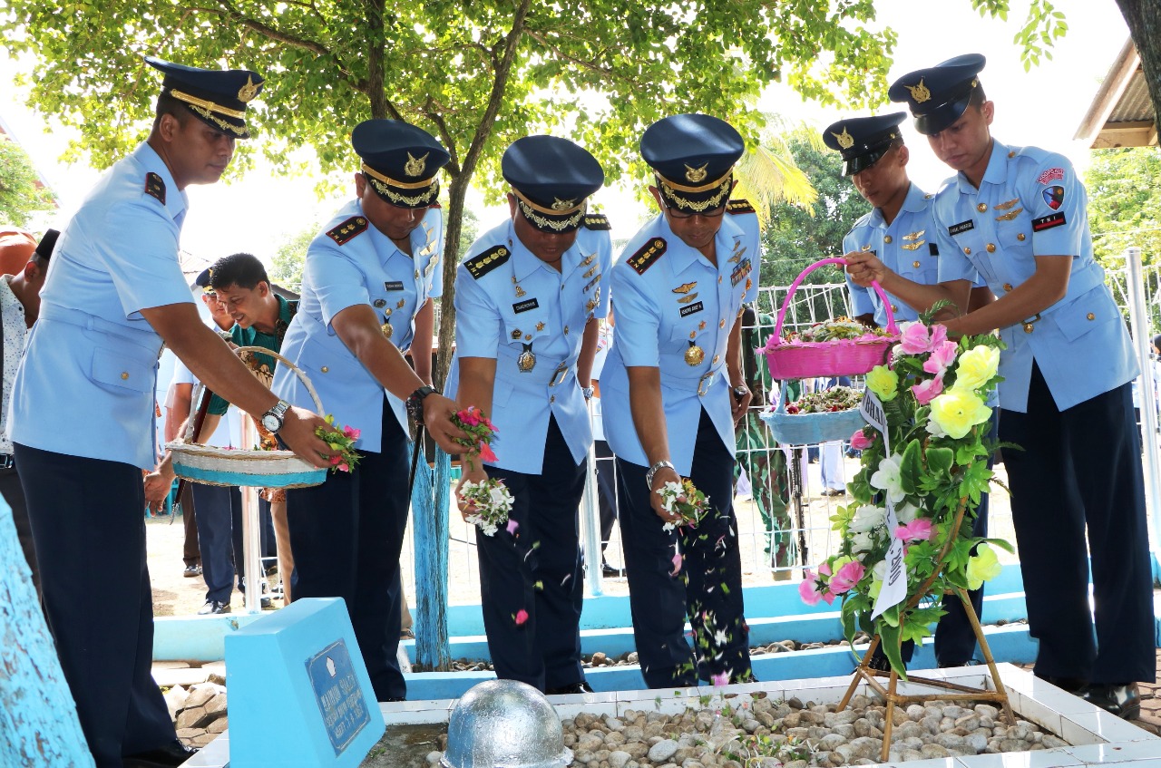 TNI AU Se-Aceh Ziarah ke Makam Pahlawan Jelang  Hari Bakti TNI AU ke 72