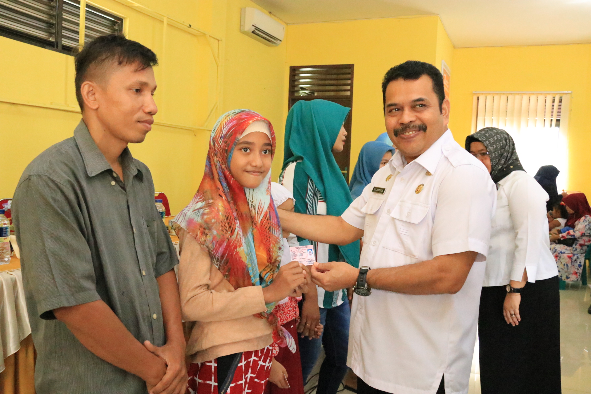 Pemko Medan Bagikan 75 Kartu KIA