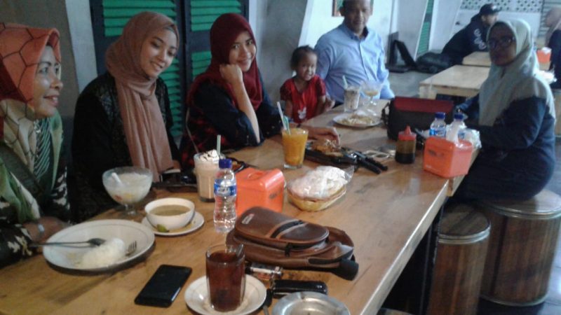 Merayakan Selamat Ulang Tahun Jihan Al Fathin Putri Ananda Al Ustadz Masdar Tambusai S.Ag dan Ibunda Sulis Lubis