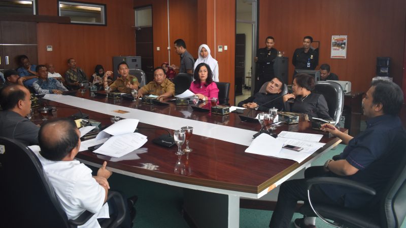Dirut PD Pasar Dan Dewan Pengawas Berdebat Di DPRD Medan, Boydo Panjaitan Pukul Meja