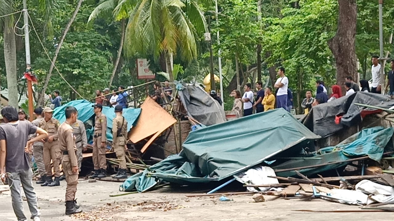 Warkop di Depan RS Santa Elisabeth Tinggal Kenangan, Ada Apa Dengan Pemko Medan?