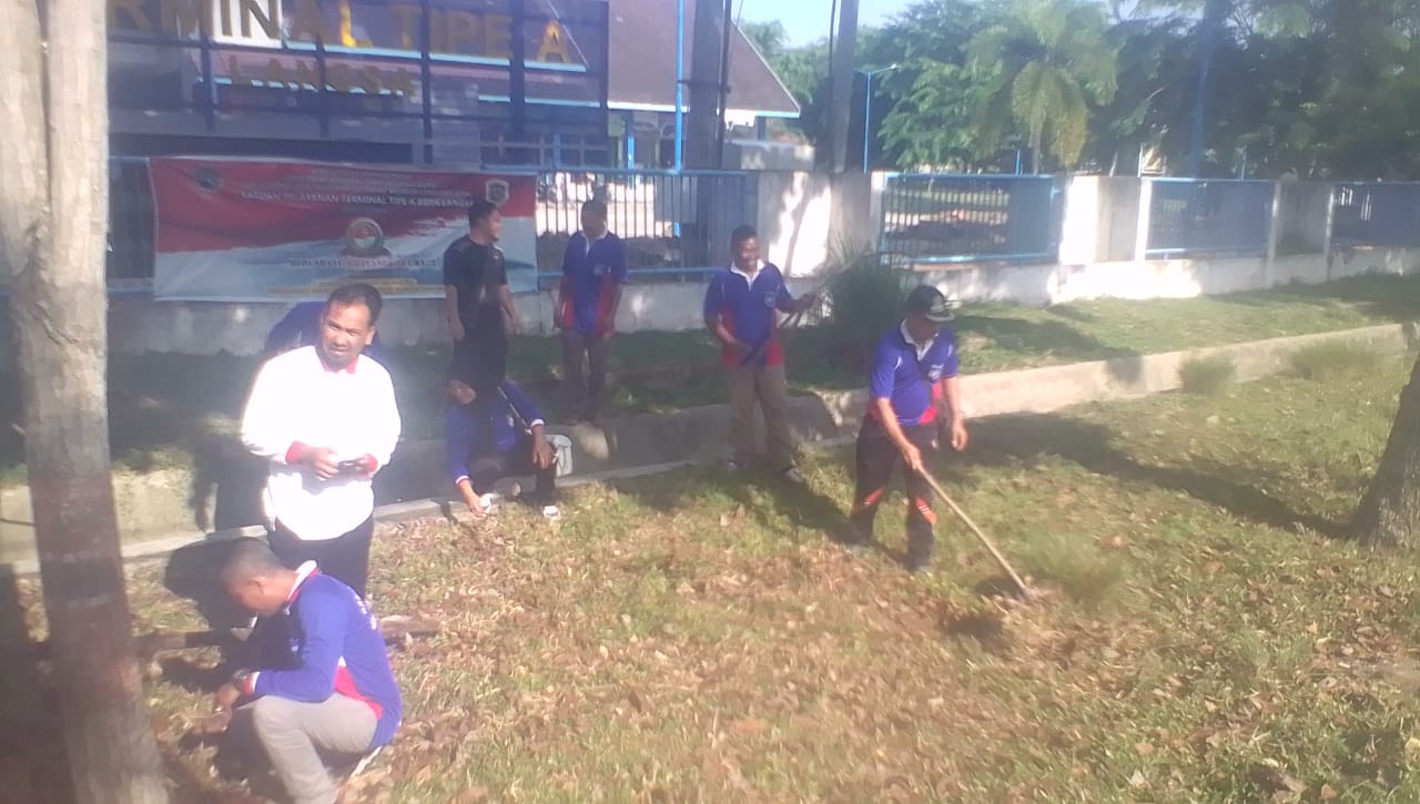 Camat Langsa Barat, Ridwanullah,S.STP,., M.SP : Jum’at Bersih Proses Menuju Kota Bersih Dan Indah