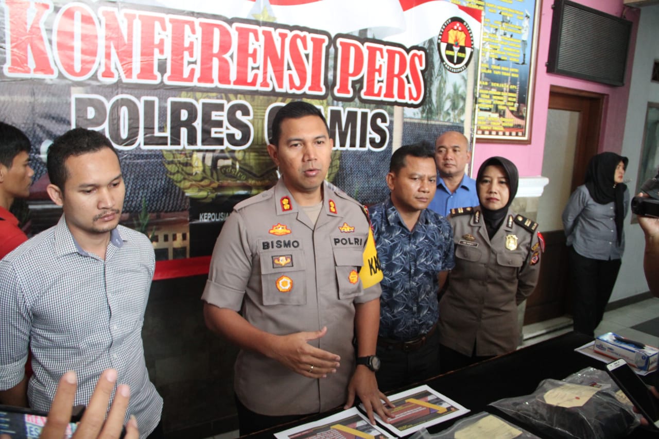 Diduga Kerasukan, Seorang Pria  Rusak Kaca Pos Satpam kantor PT. ASI Pudjiastuti