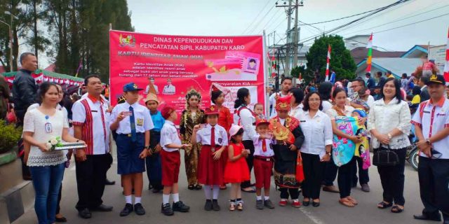 Dukcapil Karo Luncurkan Kartu Identitas Anak (KIA) Perdana