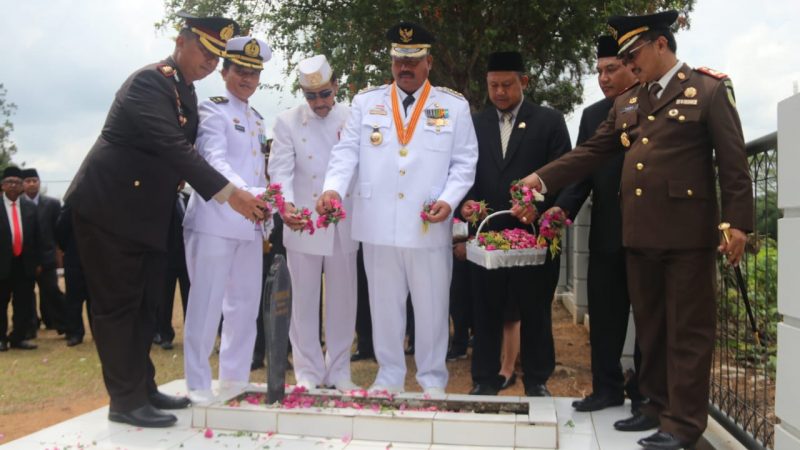 4 Pilar dan OPD se Kukar Ziarah dan Tabur Bunga di TMP Nasional Bukit Biru