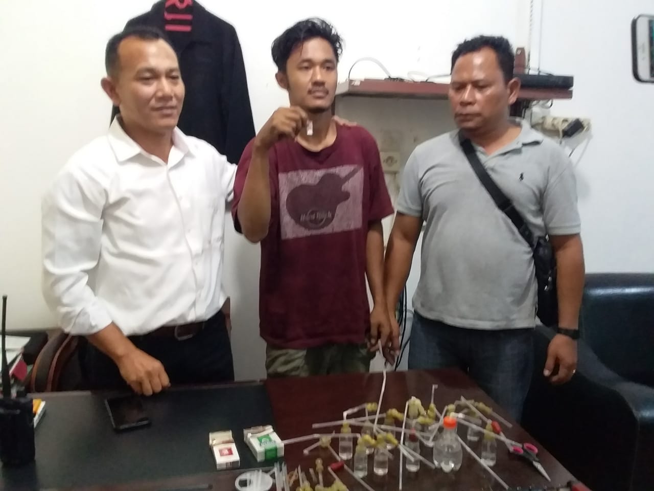 3 Pilar Grebek Kampung Narkoba Gang Jati, 1 Orang di Tangkap, Barbut 2 Paket Sabu dan puluhan Bong