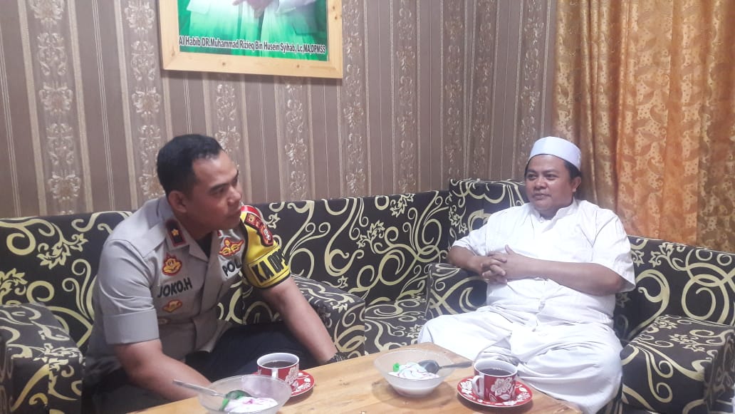Jalin Silaturrahmi, Kapolsek Pademangan, Jakarta Utara,  Menemui Ustad M Iqbal (Ketua DWP FPI Jakarta Utara)