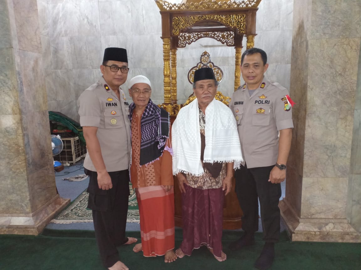Kapolsek Batu Ceper dan Jajaran Melaksanakan Kegiatan Sholat Dzuhur Berjamaah