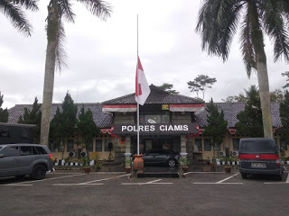 Bentuk Bela Sungkawa Atas Meninggalnya Ipda Erwin Yudha Wildani, Polres Ciamis Pasang Bendera Setengah Tiang