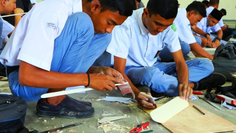 Kenalkan Aeromodeling, Lanud SIM Adakan Workshop dan Perlombaan