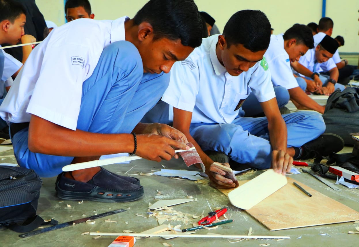 Kenalkan Aeromodeling, Lanud SIM Adakan Workshop dan Perlombaan