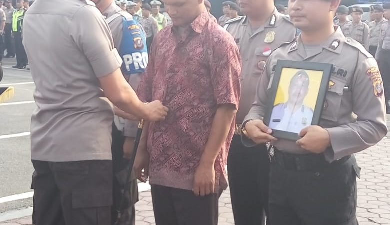 Kapolrestabes Medan Pimpin Upacara Pemberian Penghargaan Pada Personil Berprestasi dan PDTH 4 Personilnya