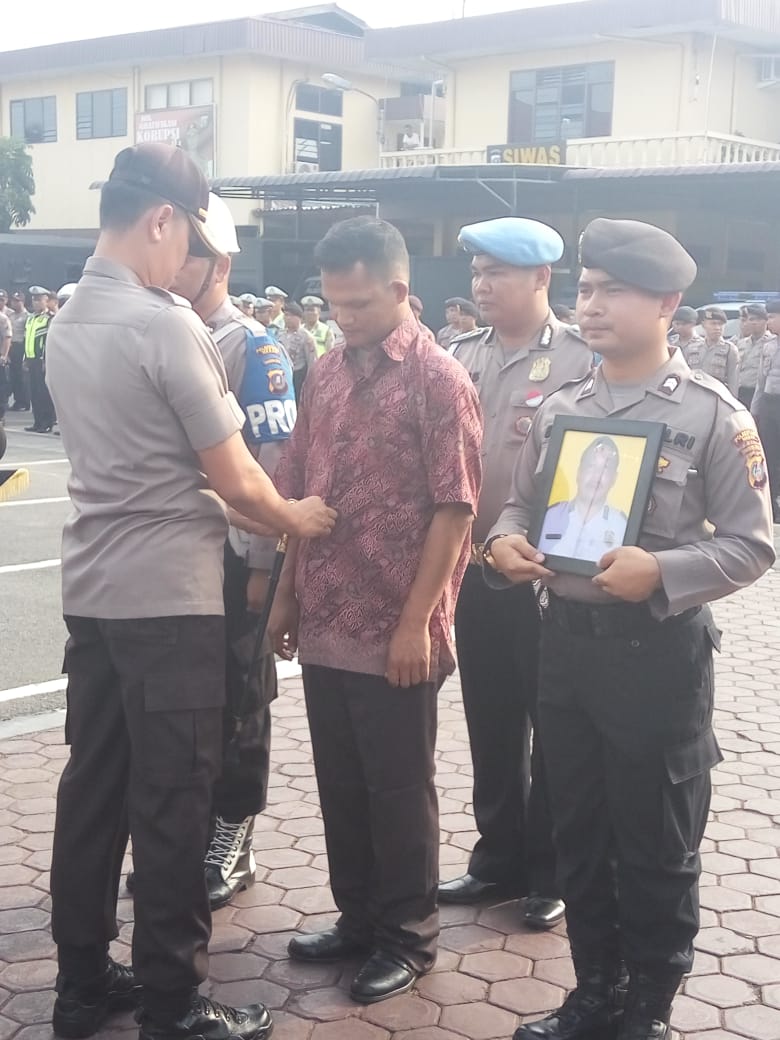 Kapolrestabes Medan Pimpin Upacara Pemberian Penghargaan Pada Personil Berprestasi dan PDTH 4 Personilnya