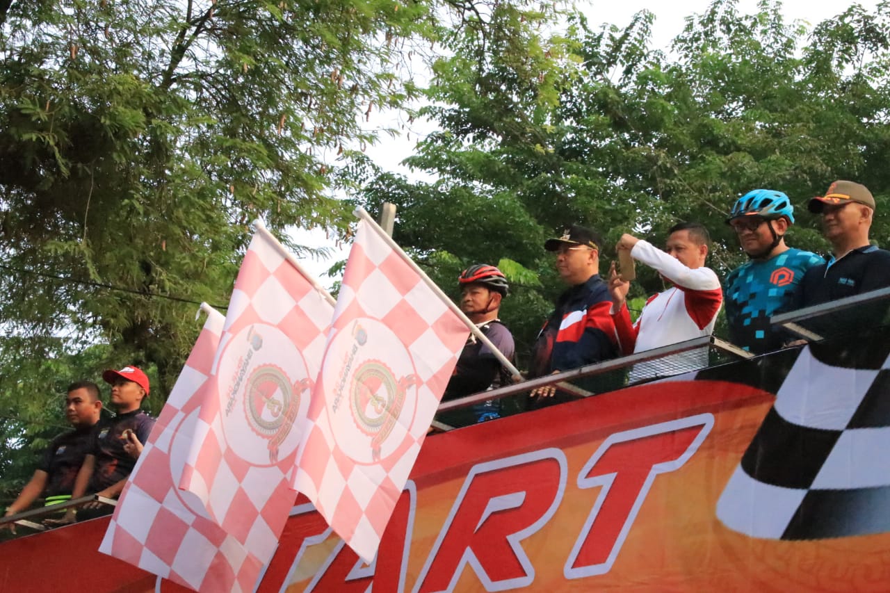 Wali Kota Lepas Peserta Sepeda Santai Tour De Bhayangkara 2019
