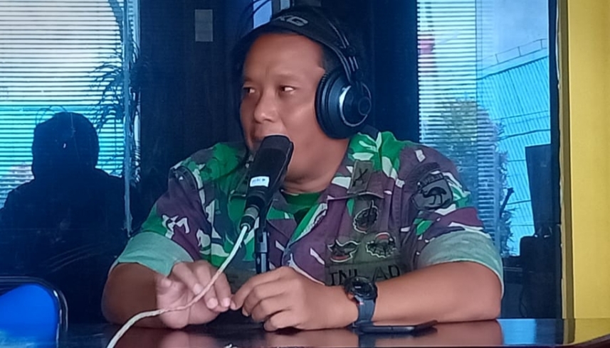 Pasi Intel Kodim 1801/Manokwari Mensosialisasikan Tarian Sajojo Melalui Radio Republik Indonesia (RRI)