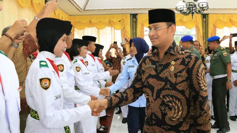 Sekda Kukuhkan 43 Anggota Paskibraka Kota Medan