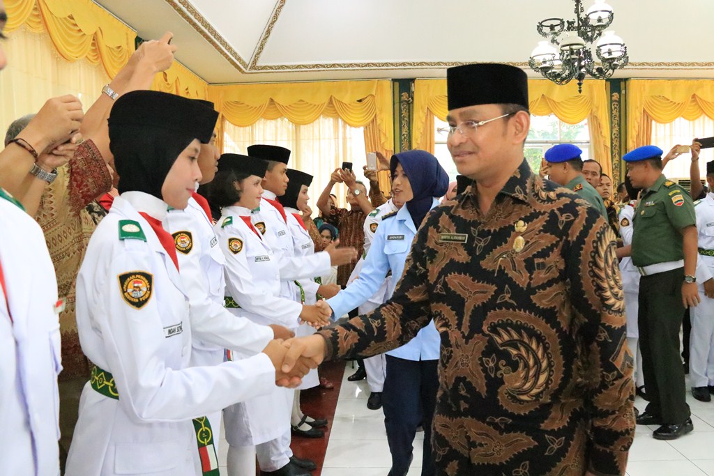 Sekda Kukuhkan 43 Anggota Paskibraka Kota Medan