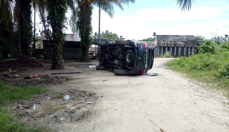 Bikin Onar dan Meresahkan, Warga Desa Dah Gulingkan Mobil Swadi CS