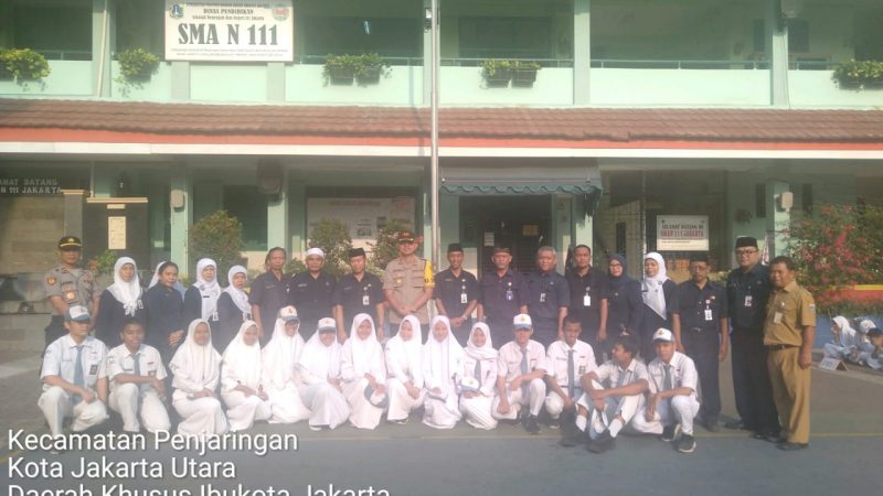 Kapolsek Metro Penjaringan Menjadi Irup di Sekolah SMAN 111 Penjaringan, Jakarta Utara