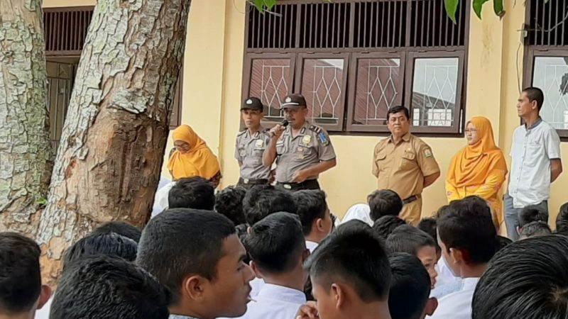 Kapolsek Arongan Lambalek Sosialisasi Operasi Patuh Rencong Tahun 2019 Terhadap Siswa-Siswi dan Dewan Guru SMA Negeri 1