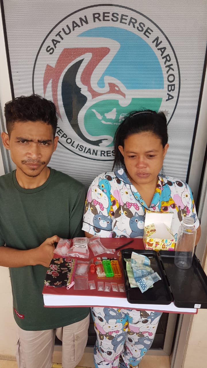 Dua Emak – Emak dan Satu Pemuda Jual Sabu Di Tangkap Polisi