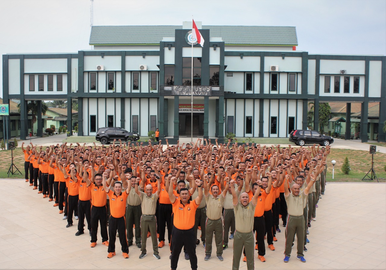 Ratusan Personil Polres Kukar dan Kodim 0906 Tenggarong Olahraga Bersama
