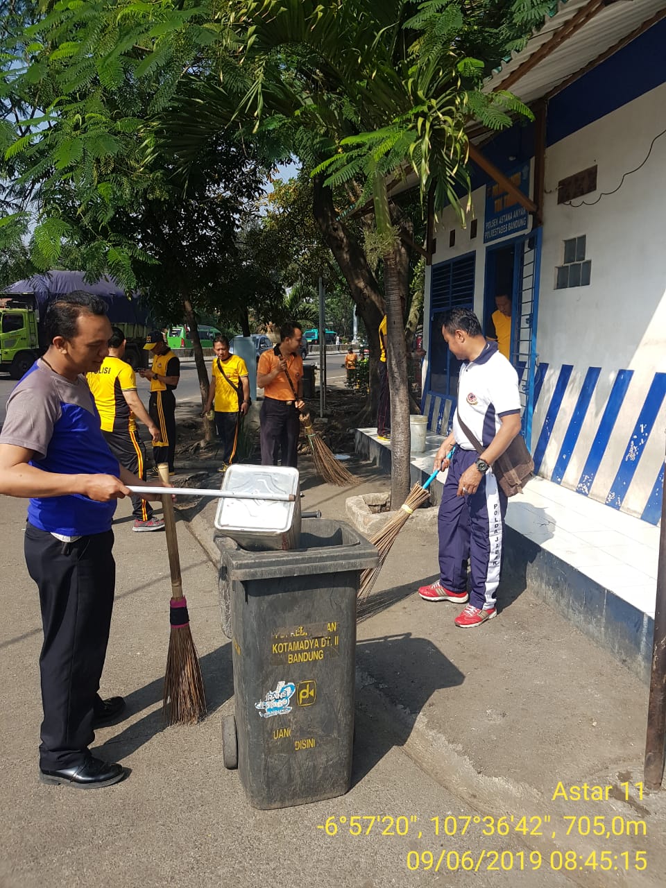 Polsek Astana Anyar Giat Jumat Bersih