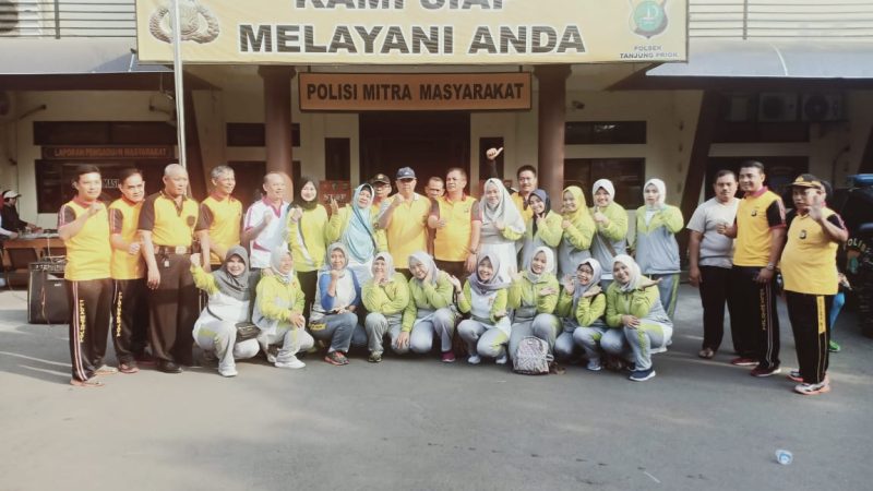 Polsek Tanjung Priok Bersama Jajaran Dan Masyarakat Senam Rutin Bersama